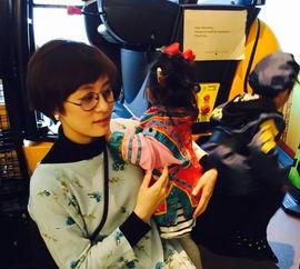 孙俪带孩子生活照,温馨瞬间捕捉幸福时光